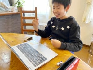 オンライン授業小学生男子